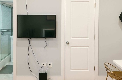 Chicago Apartment | Cozy Studio in Jefferson Park