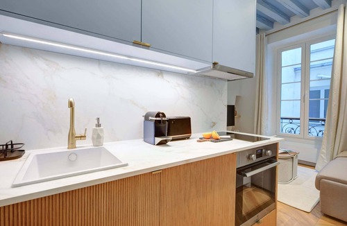 Marais Apartment | Cozy Studio in Le Marais by Place des Vosges