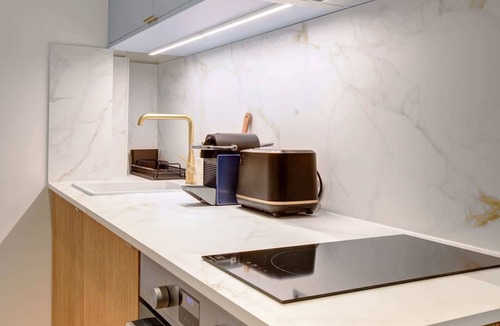 Marais Apartment | Cozy Studio in Le Marais by Place des Vosges