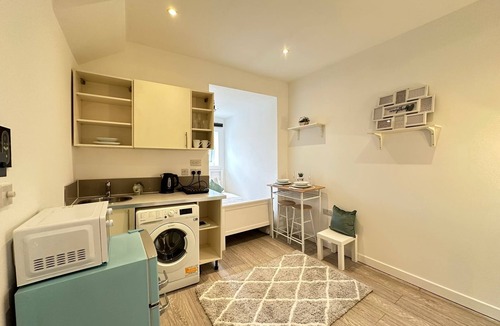 Kensal Green Apartment | Cozy Studio in London