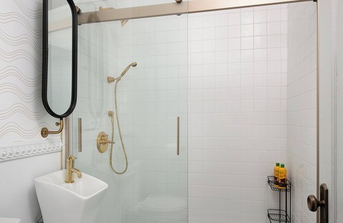 Westlake Apartment | Cozy studio in lovely Los Angeles with refreshing AC