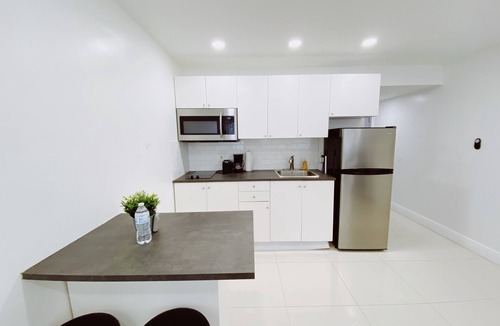 Coconut Grove Apartment | Cozy Studio in Miami’s Heart with Parking