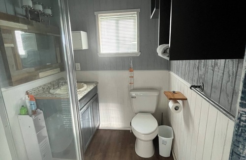 Barrett Apartment | Cozy studio in perfect Crosby with AC