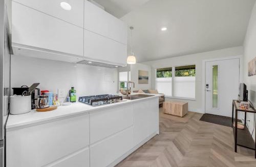 West Campus Apartment | Cozy studio in quiet area - Yard