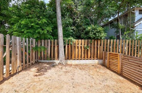 West Campus Apartment | Cozy studio in quiet area - Yard
