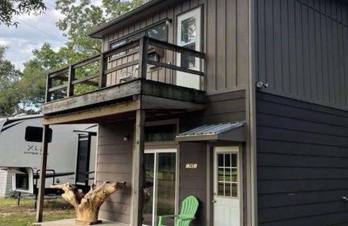 Tahlequah Apartment | Cozy studio in serene Tahlequah with AC