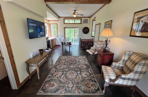 Tahlequah Apartment | Cozy studio in serene Tahlequah with AC