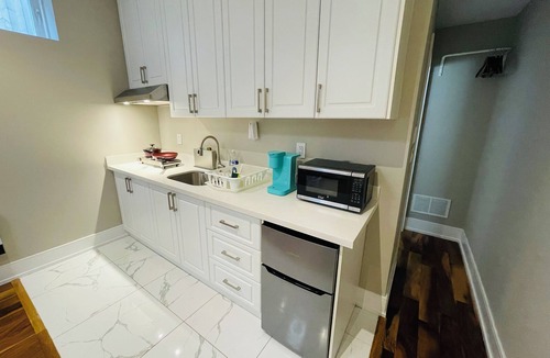 Wexford House | Cozy Studio In Toronto Smart TV