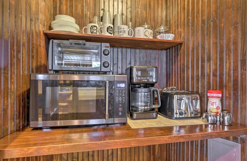 Montville Apartment | Cozy Studio: Indoor Hot Tub & Inground Pool Access