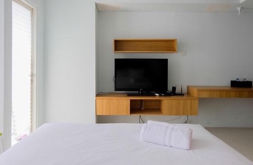 Bintaro Apartment | Cozy Studio Lexington Apartment By Travelio