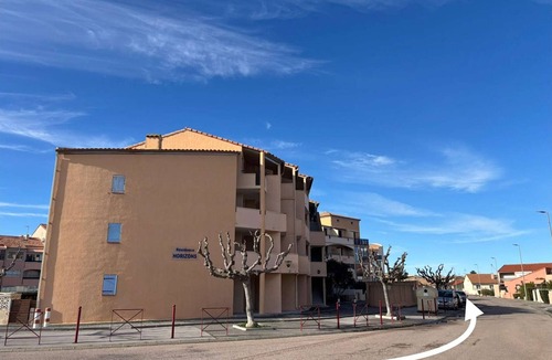 Port-la-Nouvelle Apartment | Cozy Studio Loft with A/C, Terrace, Near Beach & Shops – Sleeps 4