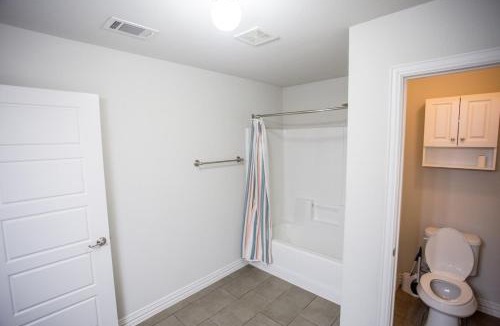 Fort Worth Apartment | Cozy Studio Mins to JPS, Medical City, Historic District, Zoo, Water Garden
