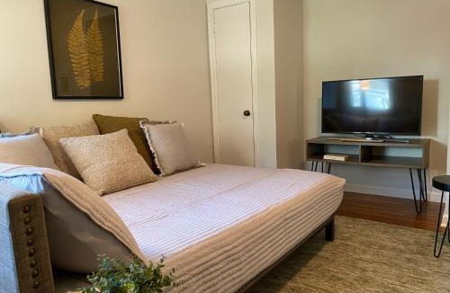 Burlington Apartment | Cozy studio, minutes from downtown. Quiet.