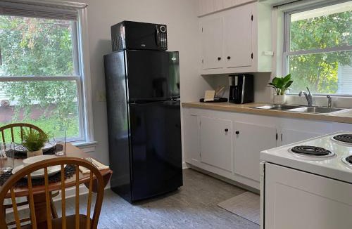 Burlington Apartment | Cozy studio, minutes from downtown. Quiet.