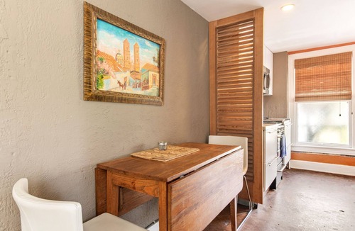 Zilker House | Cozy Studio Minutes From Barton springs and Downtown