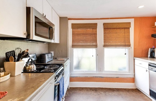 Zilker House | Cozy Studio Minutes From Barton springs and Downtown