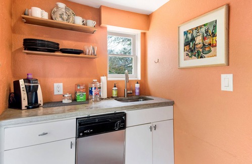 Zilker House | Cozy Studio Minutes From Barton springs and Downtown