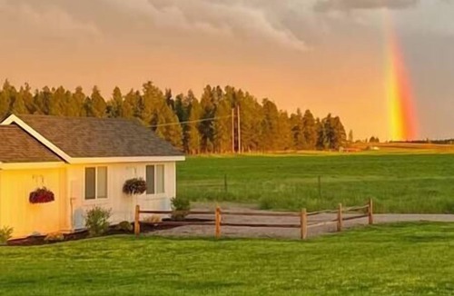 Columbia Falls House | Cozy Studio - Mountain Views!