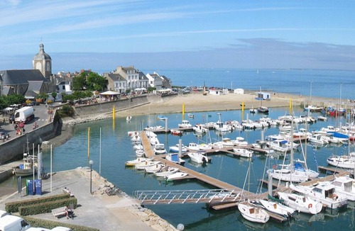 La Turballe Apartment | Cozy Studio near Beach and Harbor in La Turballe