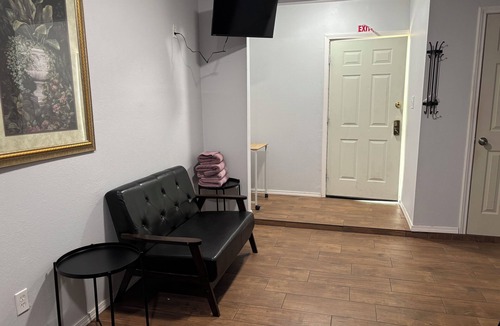 Southside Apartment | Cozy Studio near Lackland Base