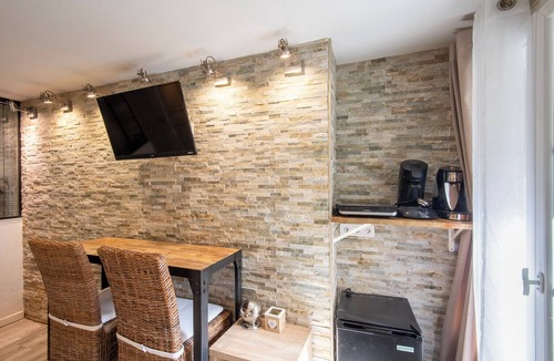 Les Grands Carmes Apartment | Cozy studio near the Old Port and train station
