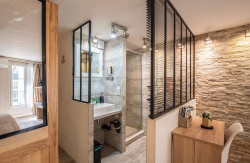 Les Grands Carmes Apartment | Cozy studio near the Old Port and train station