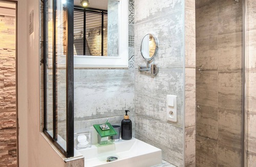 Les Grands Carmes Apartment | Cozy studio near the Old Port and train station