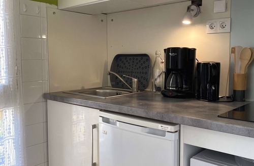 Balaruc-les-Bains Apartment | Cozy studio opposite the Thermal Baths with balcony