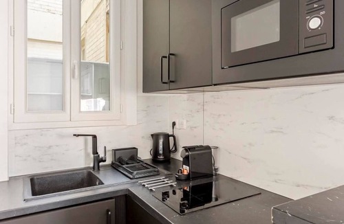 Ternes Apartment | Cozy studio Paris 17th near Arc de Triomphe