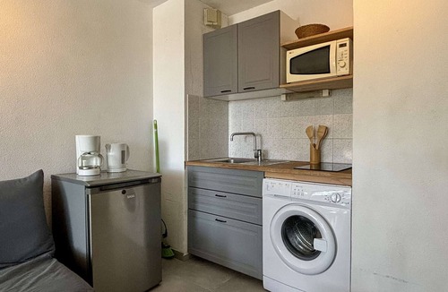 Argeles Plage Apartment | Cozy studio - pets allowed, parking
