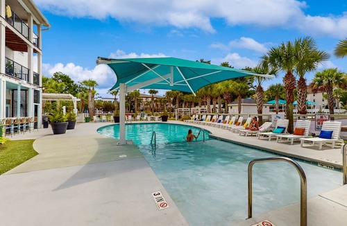 Goose Creek House | Cozy Studio: Pet Friendly in Resort with a Shared Hot Tub