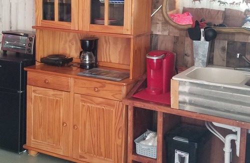 Antlers Apartment | Cozy studio pet friendly cabin- private lake - fishing & swim - Cowgirl Cabin