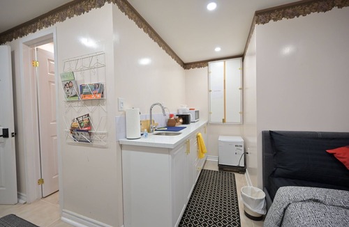 Pickering Apartment | Cozy Studio: Private, Free Parking & Great Deals!