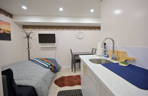 Pickering Apartment | Cozy Studio: Private, Free Parking & Great Deals!