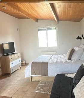 Octeville-sur-Mer Apartment | Cozy studio proche Étretat, balneotherapy, parking