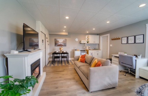 Lower Sackville Apartment | Cozy Studio - Queen size bed and sofa bed