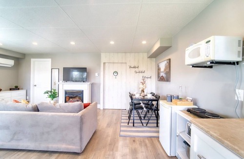 Lower Sackville Apartment | Cozy Studio - Queen size bed and sofa bed