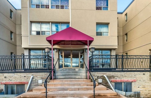 East York Apartment | Cozy Studio Retreat in Leaside