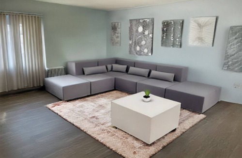 East York Apartment | Cozy Studio Retreat in Leaside