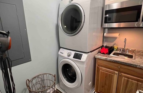 Burton Condo | Cozy Studio Retreat. Pets are allowed