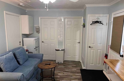 Burton Condo | Cozy Studio Retreat. Pets are allowed