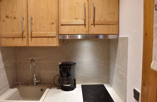 Meribel Centre Apartment | Cozy Studio, Ski-In/Ski-Out, Near Shops & Restaurants, Méribel Centre