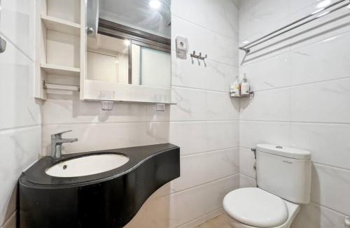 Bumi Serpong Damai Apartment | Cozy Studio Skyhouse Apt near ICE BSD with pool & Gym by 2ndHome