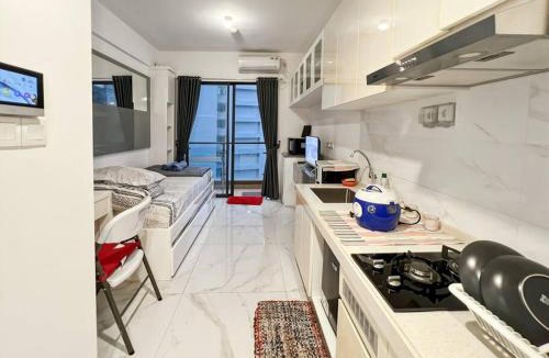 Bumi Serpong Damai Apartment | Cozy Studio Skyhouse Apt near ICE BSD with pool & Gym by 2ndHome