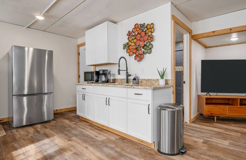 Mayfield Condo | Cozy Studio-Spider-Beach-Pontoon & Paddle-Near TC!