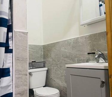 Cypress Hills Apartment | Cozy Studio Staycation - Brooklyn close to Train stations