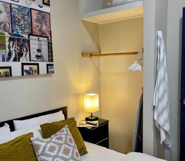 Cypress Hills Apartment | Cozy Studio Staycation - Brooklyn close to Train stations