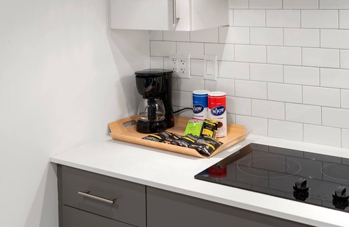 River North House | Cozy Studio Suite, Steps from River North & Shops