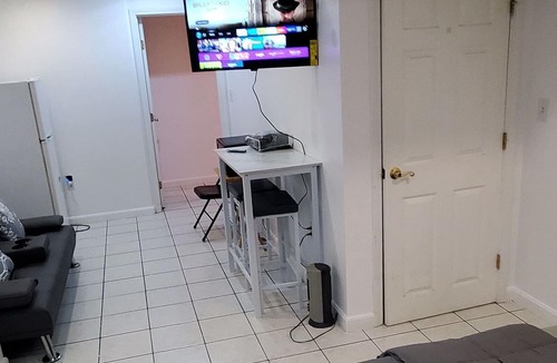 Shrewsbury Apartment | Cozy Studio