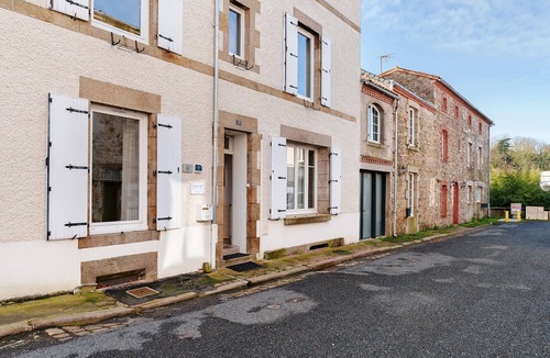 Torfou Apartment | Cozy Studio Vendée – 20 min to Puy du Fou – 15 min to Hellfest – Wi-Fi